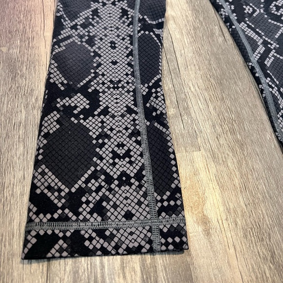 Lululemon Wunder Under Cropped Capri Leggings High Rise Simply Ziggy Snake Slate - Picture 4 of 8